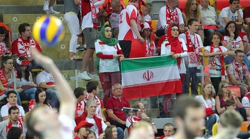 دختران بدحجاب هوادار تیم ملی والیبال ایران + تصاویر 2 دختران هوادار تیم ملی والیبال ایران