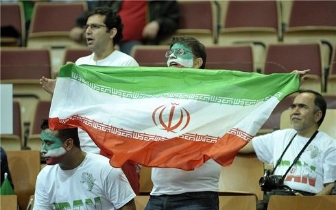 تماشاگران ایرانی در بازی والیبال ایران و آمریکا + تصاویر 4 تماشاگران ایرانی والیبال ایران و آمریکا