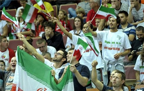 تماشاگران ایرانی در بازی والیبال ایران و آمریکا + تصاویر 3 تماشاگران ایرانی والیبال ایران و آمریکا