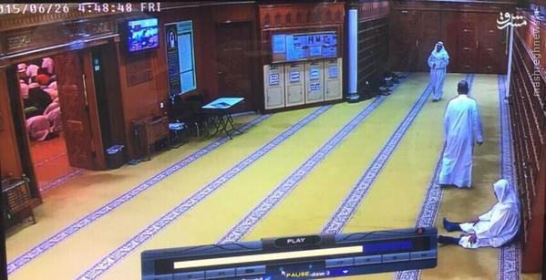 عکس/ لحظه ورود عامل انتحاری به مسجد شیعیان