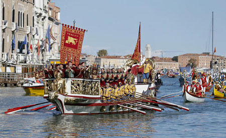 جشنواره سالانه و سنتی قایقرانی در کانال اصلی شهر ونیز ایتالیا عکسهای جالب,تصاویر جالب