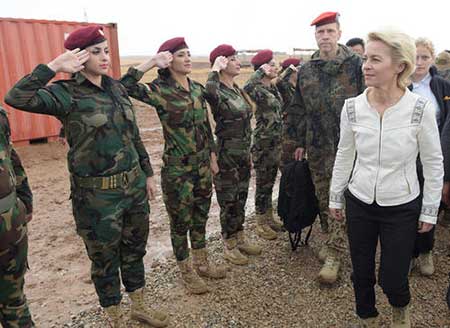 استقبال زنان کرد عضو ارتش اقلیم کردستان عراق از وزیر دفاع آلمان – اربیل عکسهای جالب,تصاویر دیدنی