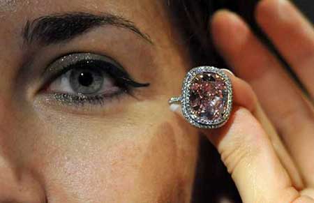 بزرگترین انگشتر با الماس صورتی به قیمت 28 میلیون دلار عکسهای جذاب,تصاویر جالب