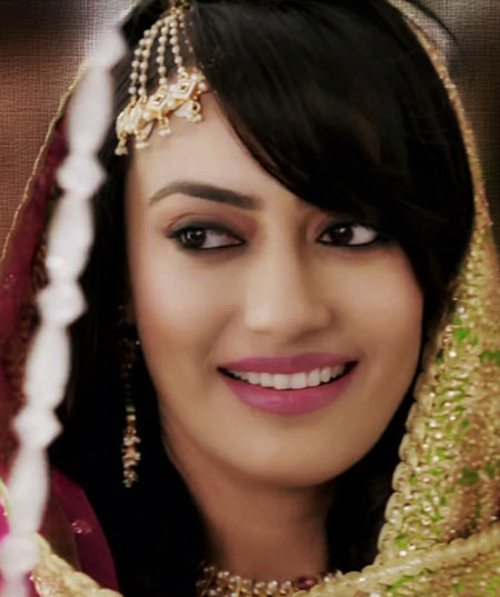 بیوگرافی زیا،تصاویر زیا عکس های زیا بازیگر سریال قبول میکنم