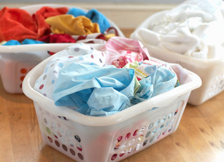 نکاتی هنگام شستشوی لباس،نحوه شستن لباس جلوگیری از رنگ پس دادن لباس,رنگ دادن لباس هنگام شستن