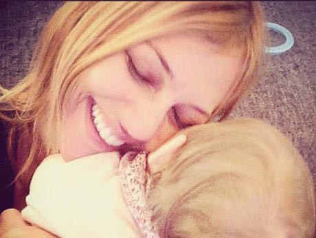 عکس های دختر مریم اوزرلی که مثل مادرش زیباست