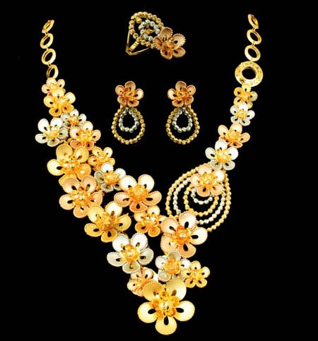 زیباترین مدلهای سرویس و نیم سرویس طلا زرد زیباترین مدلهای سرویس و نیم سرویس طلا زرد