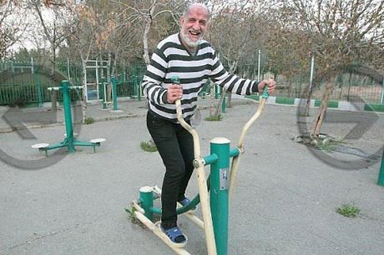 فوتبالیست دوست داشتنی ایران در کمپ ترک اعتیاد +عکس