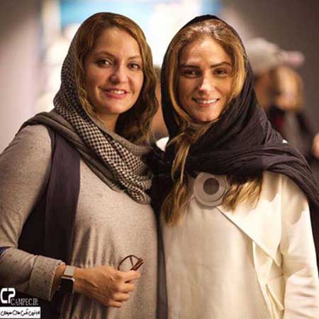 مهناز افشار، طناز طباطبایی و سحر دولت شاهی در یک گالری