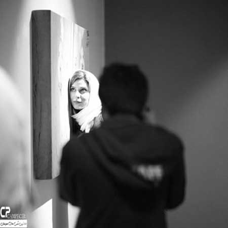 مهناز افشار، طناز طباطبایی و سحر دولت شاهی در یک گالری