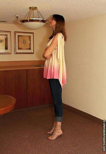 جذاب ترین دختر دنیا با پاهای 1.5 متری + تصاویر