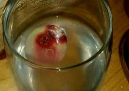 ماجرای معجزه یک تکه نان درون لیوان آب + تصاویر