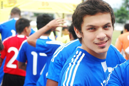 ابراز عشق دختر شایسته 2015 دنیا به فوتبالیست ایرانی +عکس