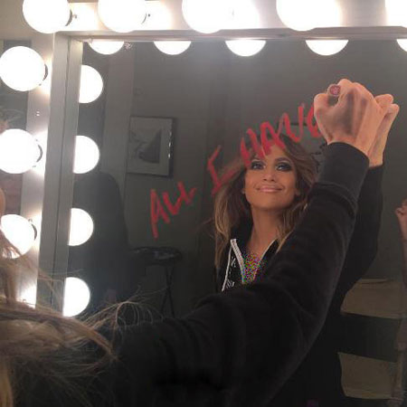 لوازم آرایشی که جنیفر لوپز از آن استفاده میکند+عکس