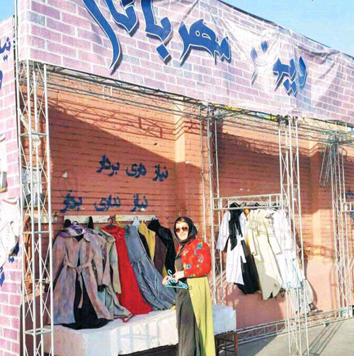 لباسهای شیک و مد روز روی دیوار مهربانی +عکس