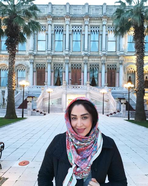 عکس سارا منجزی در استانبول