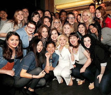 خواننده معروف لیدی گاگا و بازماندگان تجاوز جنسی