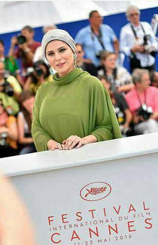 تیپ عجیب خانم بازیگر 95