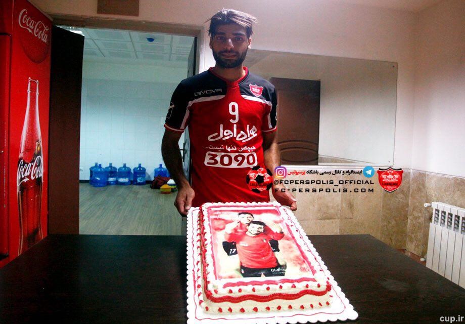 تغییر چهره طارمی در رختکن پرسپولیس 2 wp 1468773923592