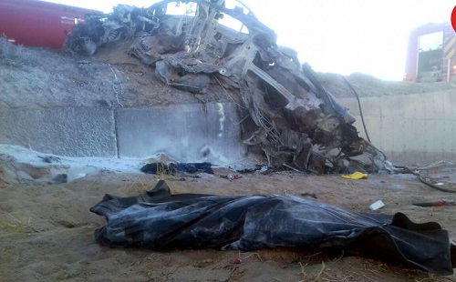 له شدن مرگبار 5 نفر داخل تیبای مچاله زیر تریلی! +عکس