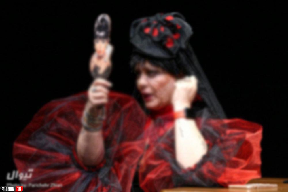 بی حجابی ابتذال و بی بند و باری بازیگران تئاتر ایران 3 نمایش مبتذل و بی حجابی در تئاتر (1)