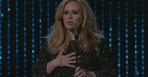 نقش ادل خواننده پاپ بریتانیا در رشد چشم گیر صنعت موسیقی