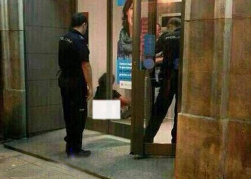 رابطه جنسی زن و شوهر در کنار خودپرداز بانک +عکس رابطه جنسی زن و شوهر در کنار خودپرداز بانک +عکس