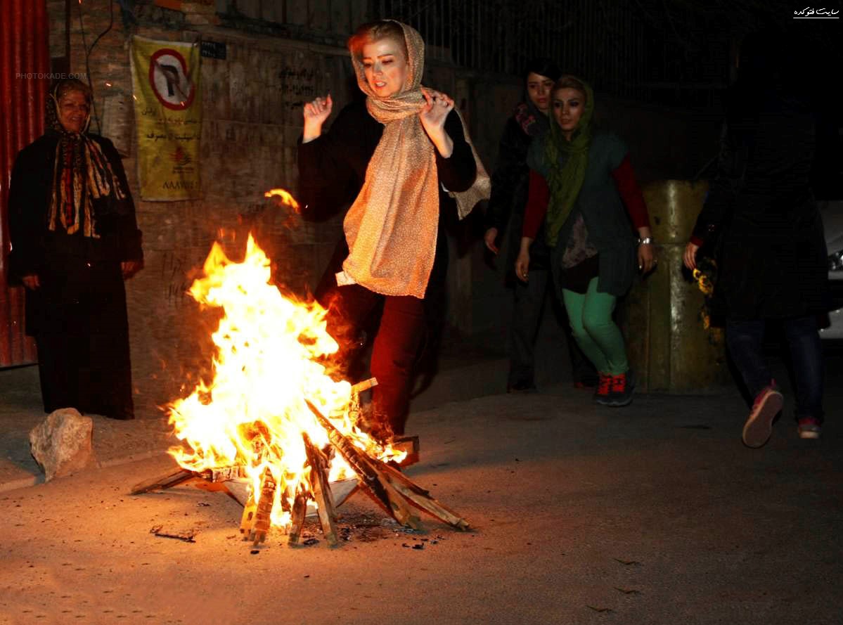 عکس چهارشنبه سوری,عکس دختر و پسر در چهارشنبه سوری,عکس آتش بازی چهارشنبه سوری,عکس جشن چهارشنبه سوری,عکس رقص دختر و پسر در چهارشنبه سوری,عکس ترکه و چهارشنبه