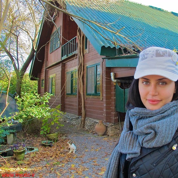 مهناز افشار در مغازه خودش