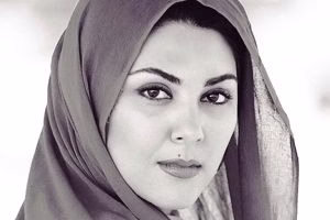 لاله اسکندری عکس سنگ قبر پدرش را به مناسبت چهلم اش منتشر کرد