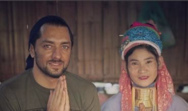 بهرام رادان» کنار زن تایلندی از یک قبیله عجیب | عکس