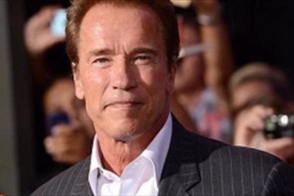 خوشگذرانی بازیگر معروف و نامزدش در اتریش با تیپی متفاوت