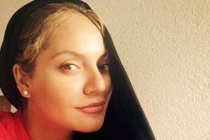 حجاب دردسرساز مهناز افشار و تاخیر در توزیع عاشقانه!+عکس