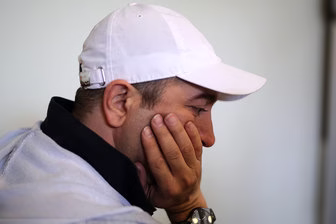 دوقلوهای «مجید صالحی» در آغوش «رضا کیانیان»/ عکس