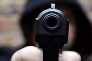 قتل پدر و مادر با اسلحه