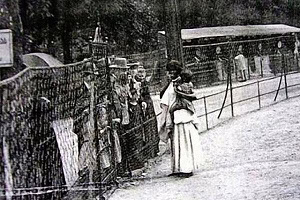 ماجرای وحشتناک و شرم آور «باغ وحش های انسانی» + عکس های واقعی (+16)