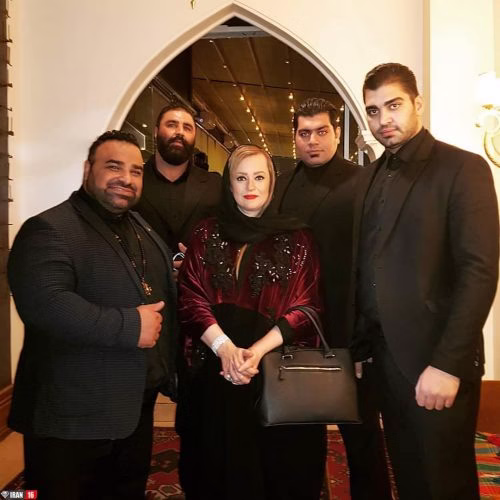 بانوی هنرپیشه ایرانی به همراه ۴ بادیگاردش! + عکس